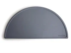 Mushie tradewinds dækkeserviet silikone